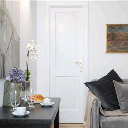Spanish Modern Apartament Рим Экстерьер фото